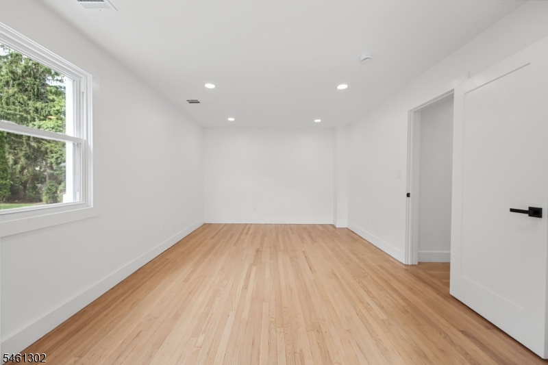 34 Howard St Property Photo 17
