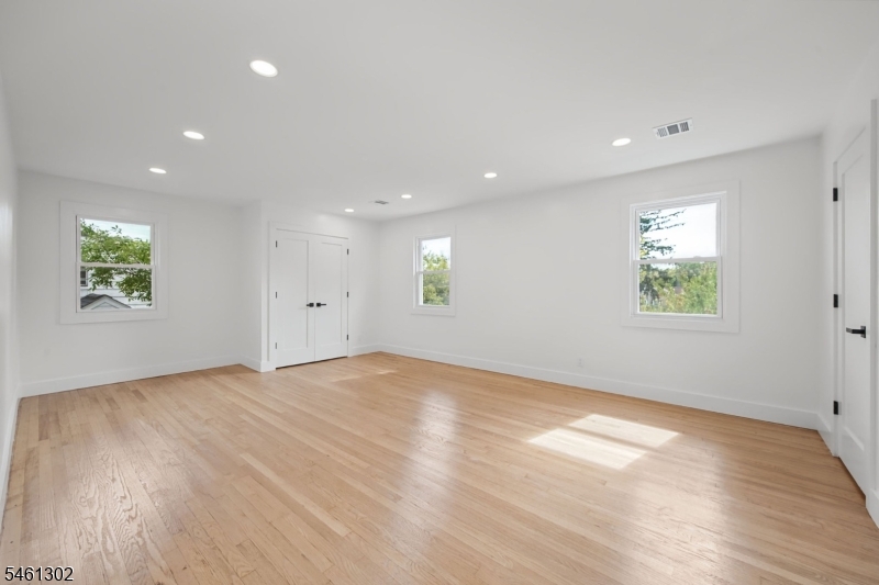 34 Howard St Property Photo 19