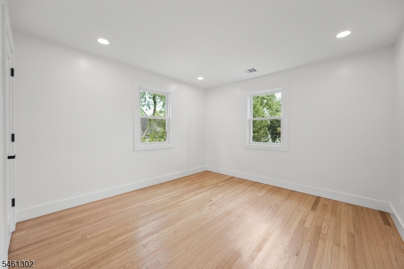 34 Howard St Property Photo 21