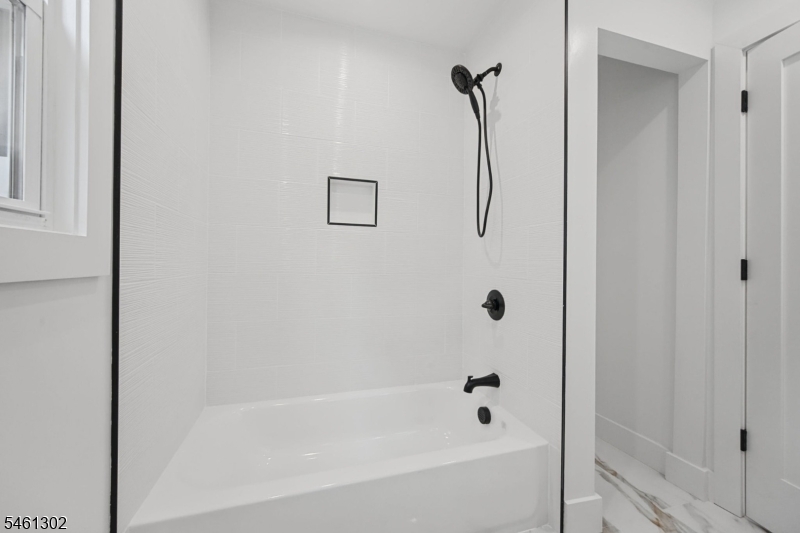 34 Howard St Property Photo 23
