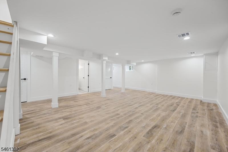 34 Howard St Property Photo 25