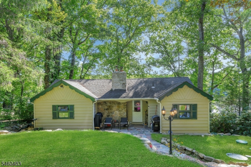 49 Lake Shore Rd Property Photo 1