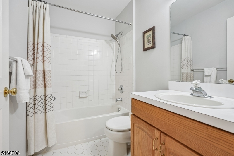 20 Kensington Dr Property Photo 28