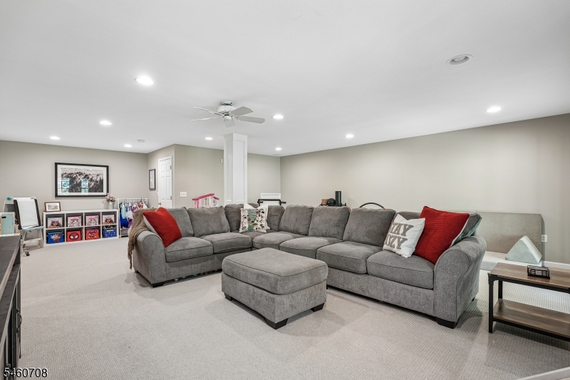 20 Kensington Dr Property Photo 34