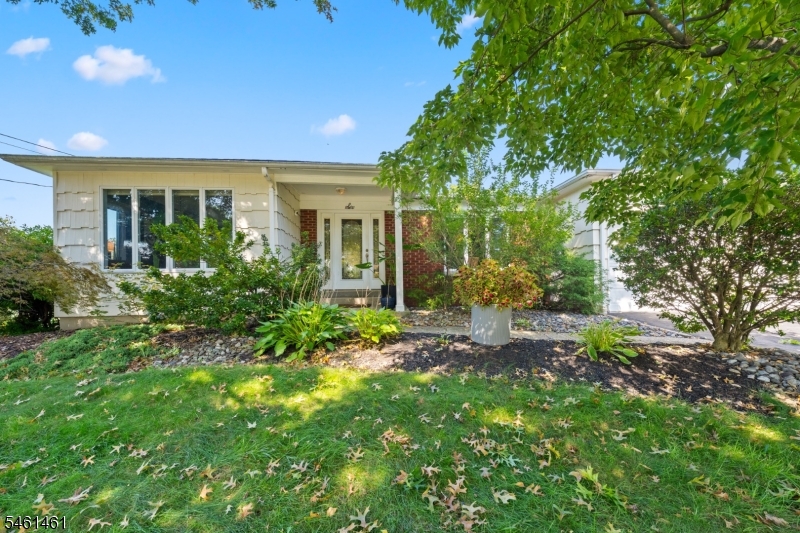 6 Martin Ln