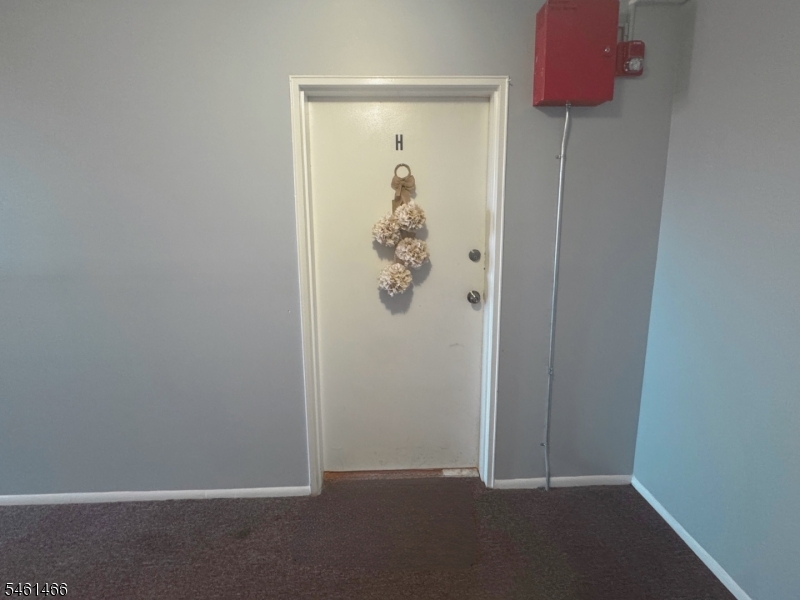 806 Eves Dr Property Photo 2
