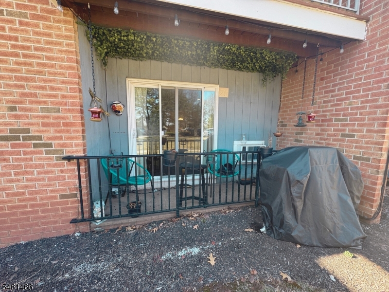 806 Eves Dr Property Photo 8
