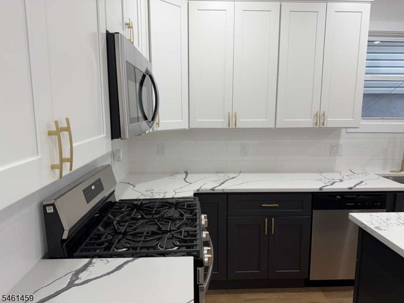 57 Montgomery Ave 1 Property Photo 6