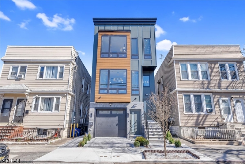 206 Clendenny Ave 2 Property Photo 1
