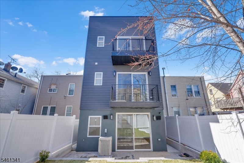 206 Clendenny Ave 2 Property Photo 31
