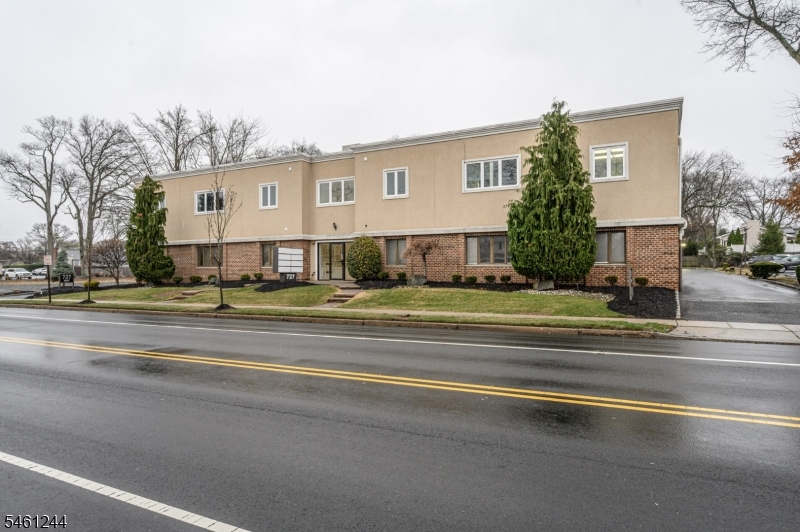 727 Raritan Rd Property Photo 1
