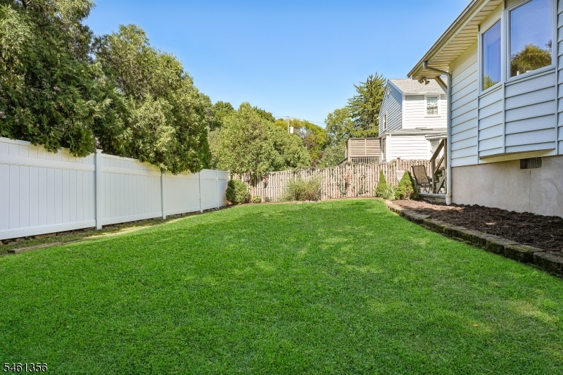 14 Wayland Dr Property Photo 27