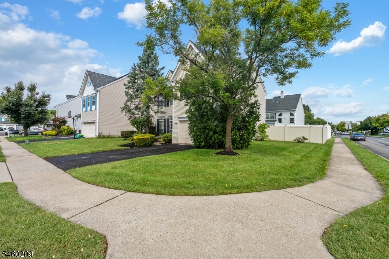 40 Champlain Way Property Photo 3