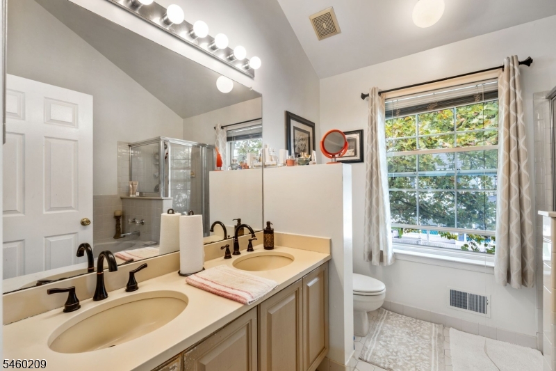 40 Champlain Way Property Photo 28