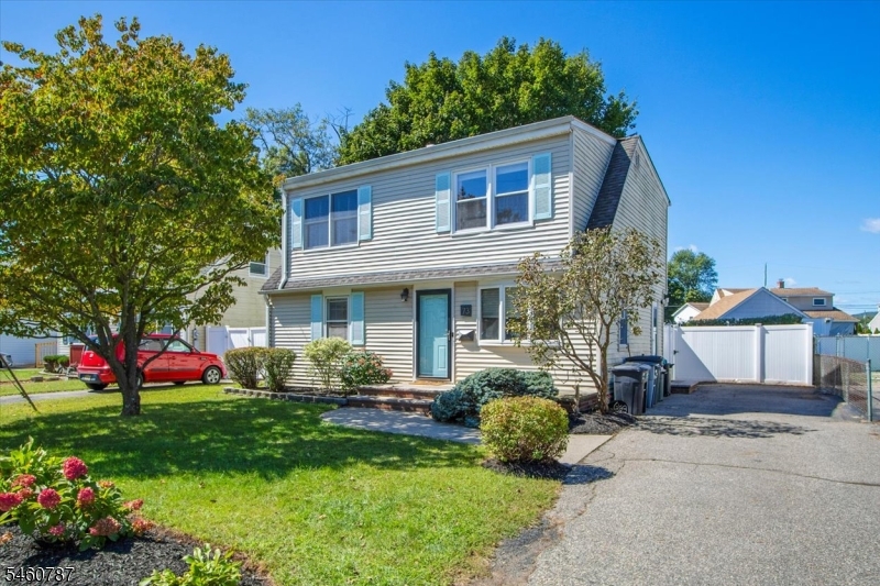 73 Burnside Pl Property Photo 1