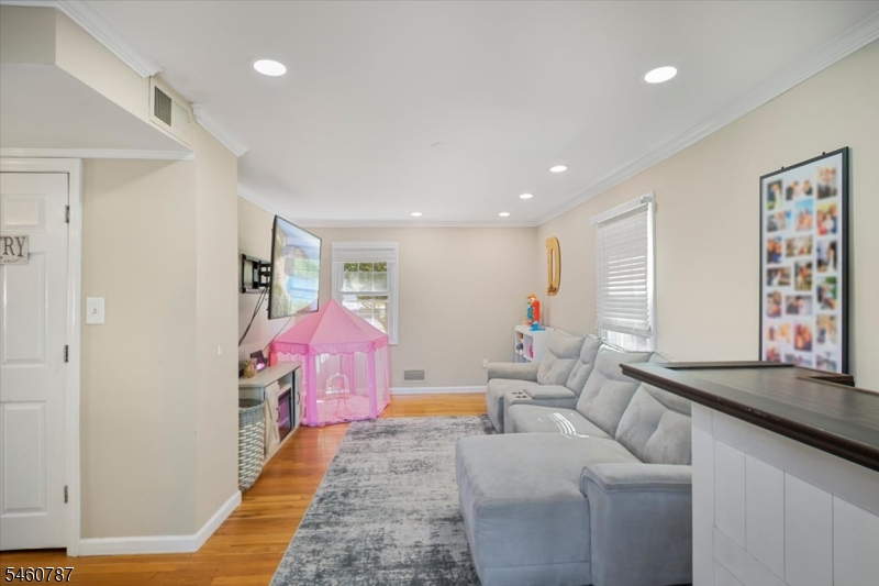 73 Burnside Pl Property Photo 12