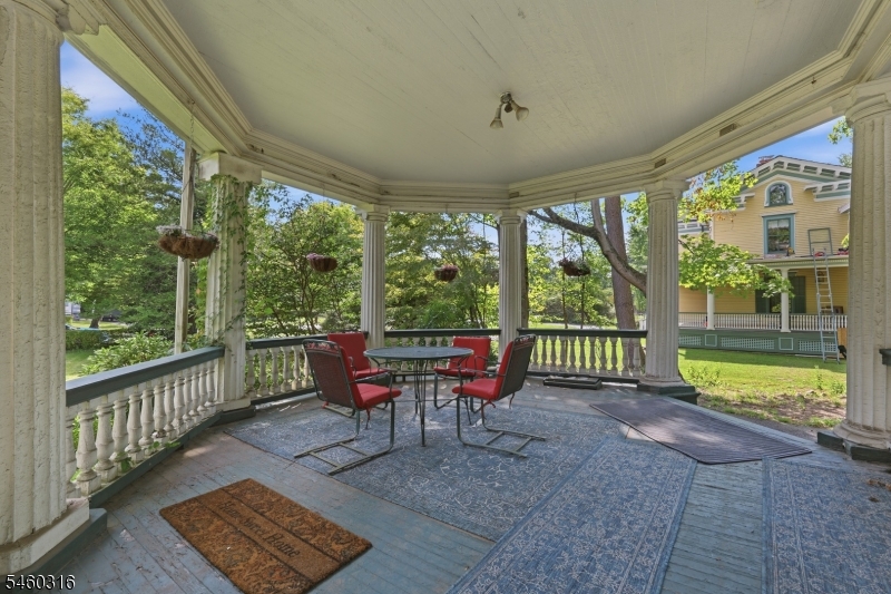 922 Central Ave Property Photo 3