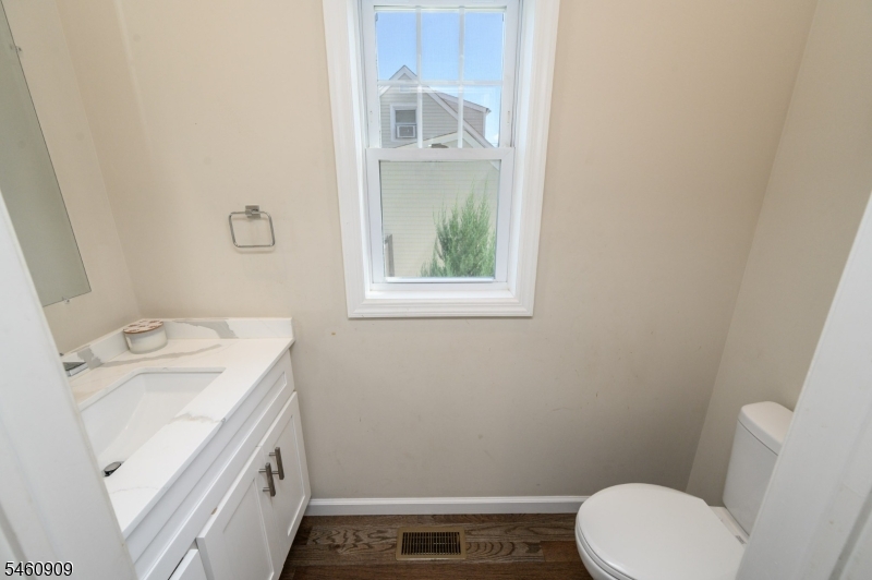 112 Valerie Dr Property Photo 9