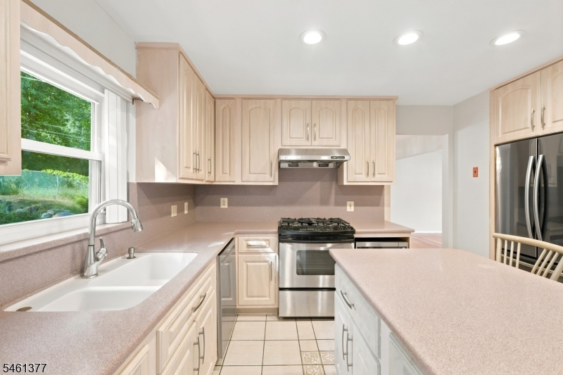 350 Parsippany Blvd Property Photo 17