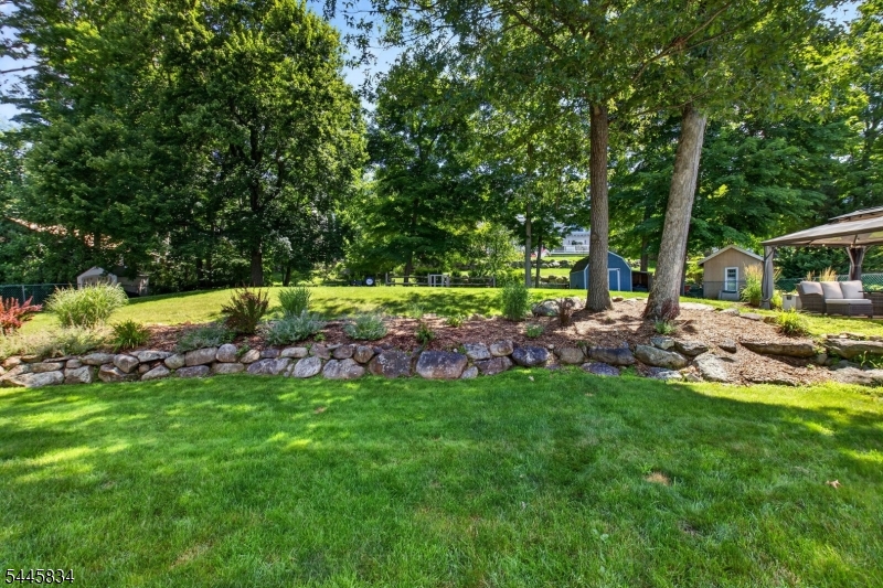 8 Cross Oak Ln Property Photo 30