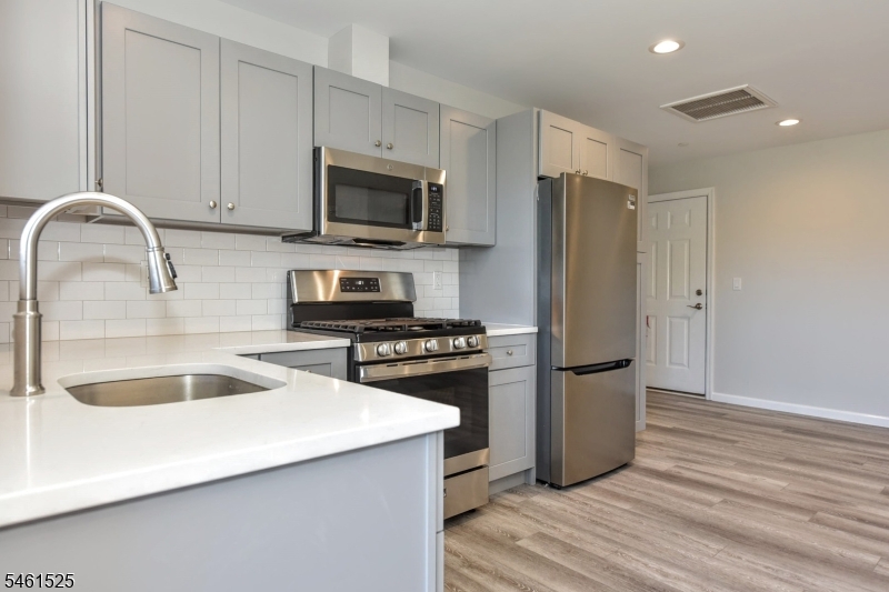 7 Bergen St 203 Property Photo 15