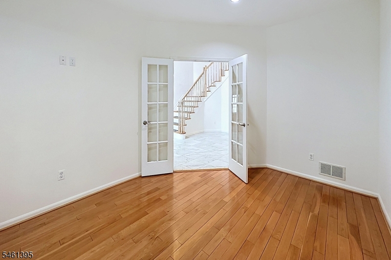 33 Rose Ln Property Photo 5