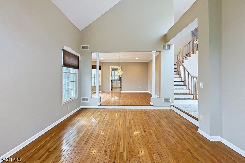 33 Rose Ln Property Photo 6