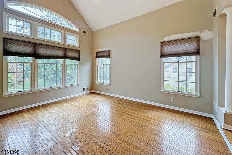 33 Rose Ln Property Photo 9
