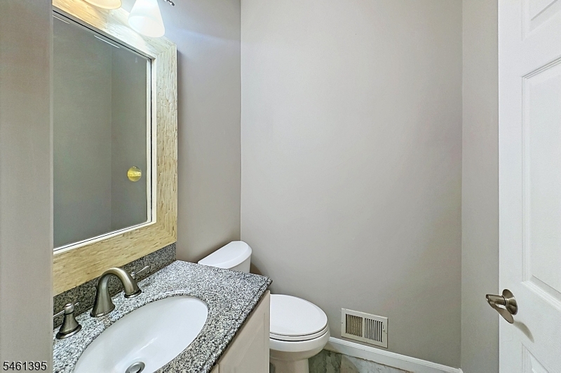 33 Rose Ln Property Photo 21