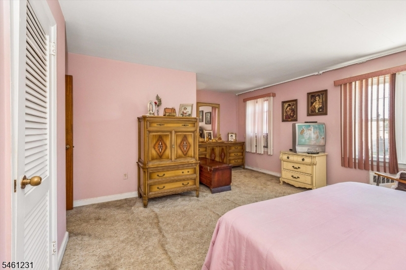 407 Franklin Ave Property Photo 17