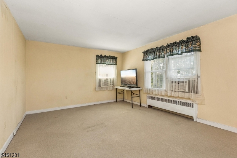407 Franklin Ave Property Photo 18