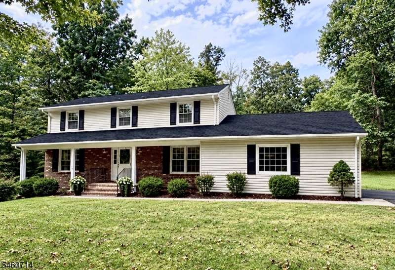 4 Tracey Ln Property Photo 1