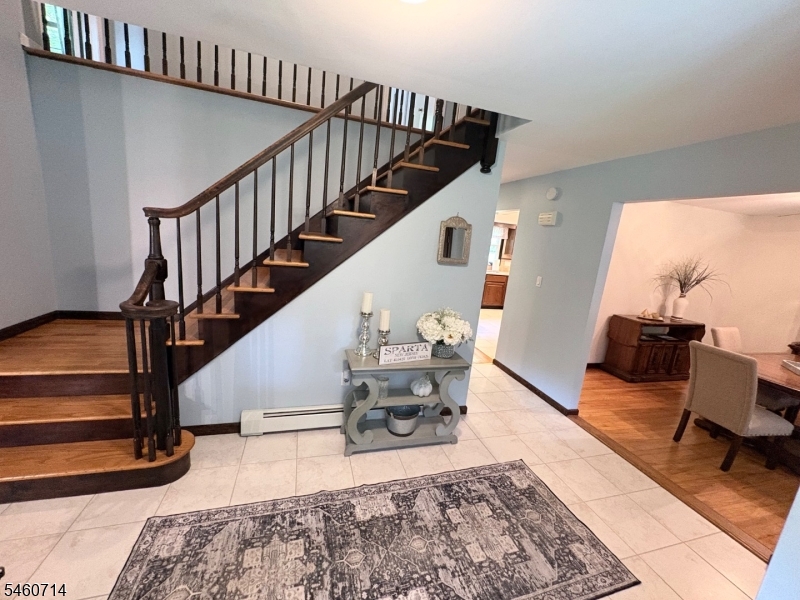4 Tracey Ln Property Photo 2