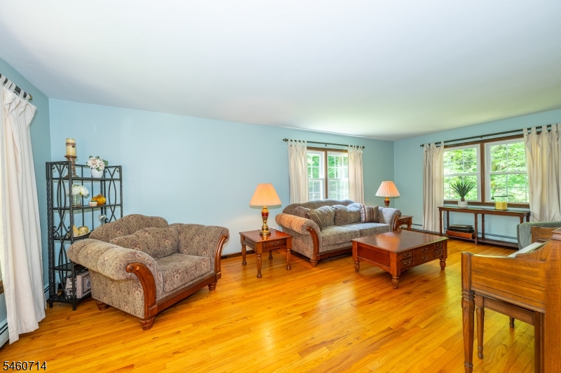 4 Tracey Ln Property Photo 6