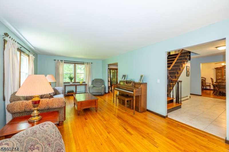 4 Tracey Ln Property Photo 7