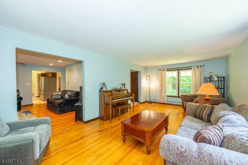 4 Tracey Ln Property Photo 8