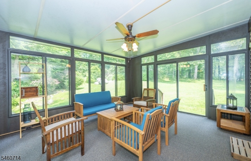 4 Tracey Ln Property Photo 16