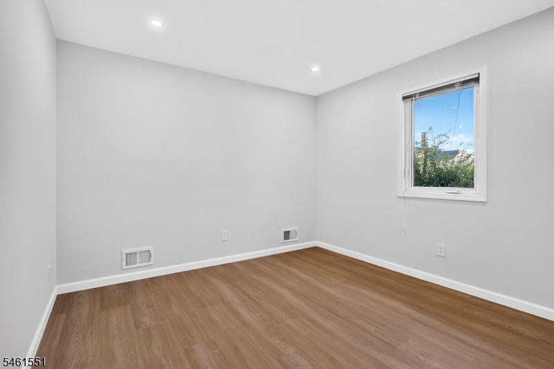210 Oak Tree Ave Property Photo 12