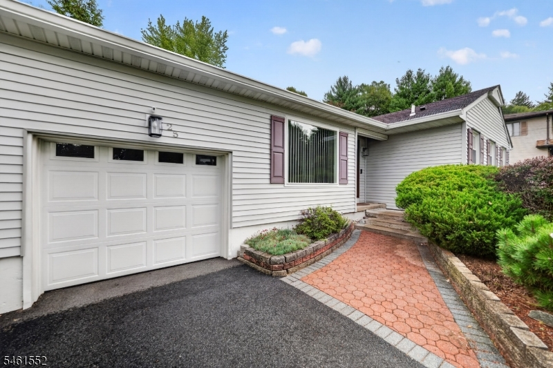 25 Normandy Dr Property Photo 5