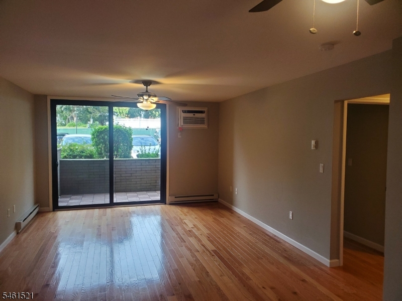 466 Liberty St 104 Property Photo 4