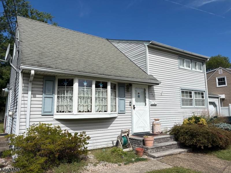440 Warfield Rd Property Photo 1