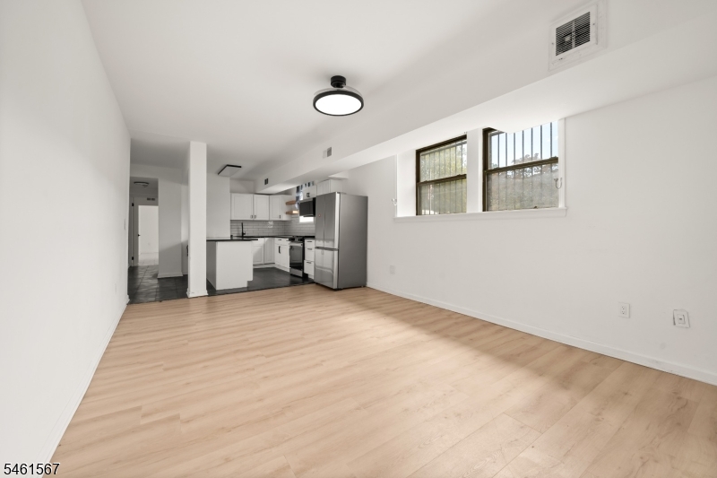 433 Lincoln Ave Property Photo 4