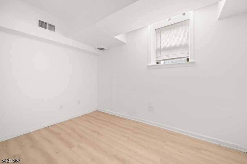 433 Lincoln Ave Property Photo 10