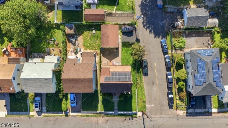 1521 Leslie St Property Photo 2