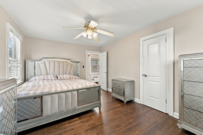 1521 Leslie St Property Photo 12