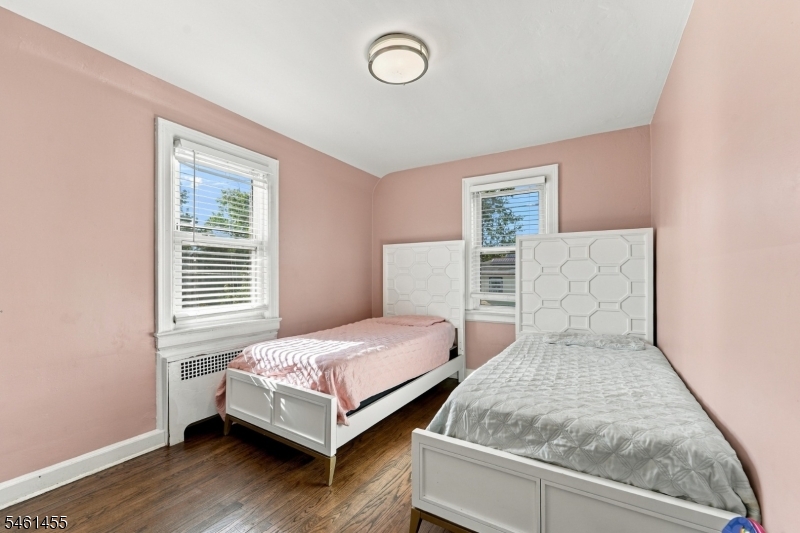 1521 Leslie St Property Photo 14