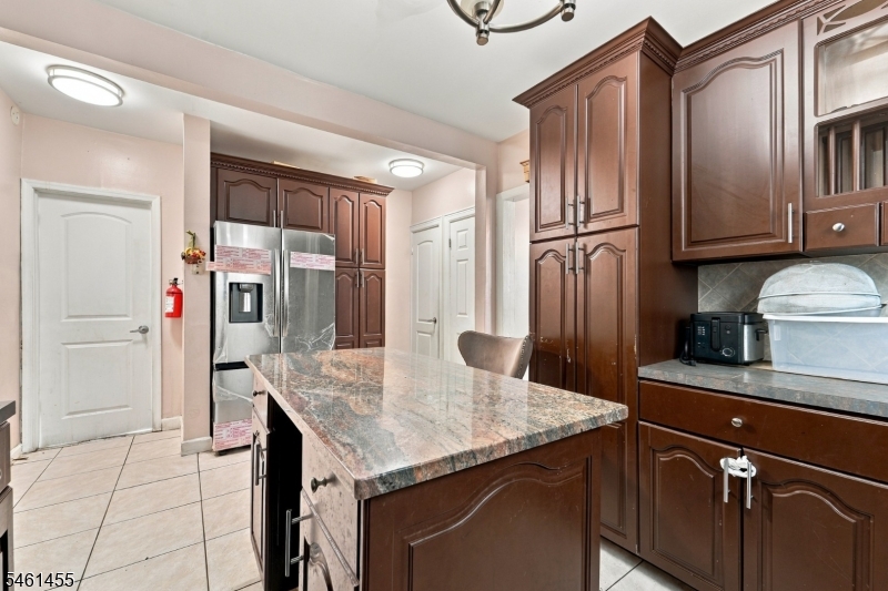 1521 Leslie St Property Photo 20