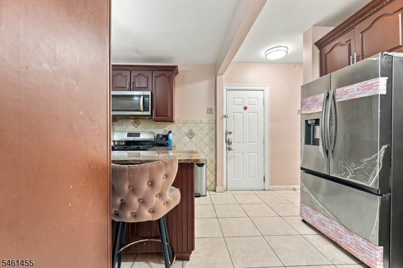 1521 Leslie St Property Photo 21