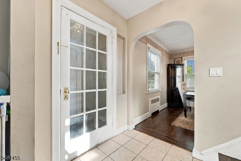 1521 Leslie St Property Photo 27