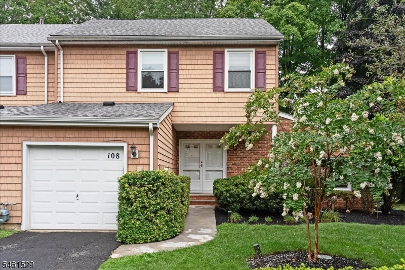 108 Saratoga Sq Property Photo 1